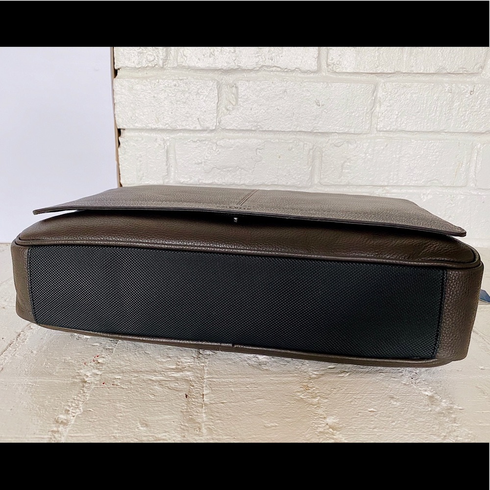 ✨New COLE HAAN Mens Pebble Leather Messenger Bag - Picture 7 of 9